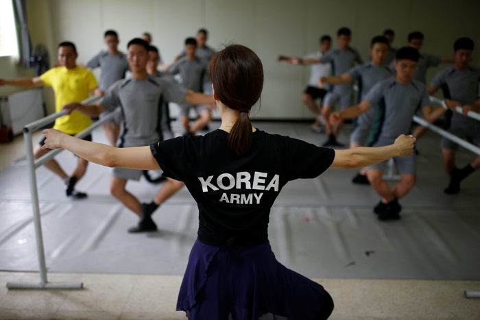 South Korean soldiers take part in a ballet class at a military base near the demilitarized zone separating the two Koreas in Paju, South Korea, July 13, 2016.  REUTERS/Kim Hong-Ji SEARCH "BALLET SOLDIERS" FOR THIS STORY. SEARCH "THE WIDER IMAGE" FOR ALL STORIES.
