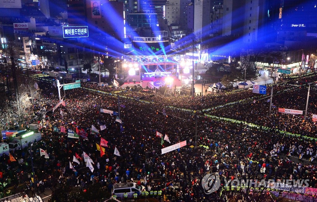 সিউলে নতুন বছরকে বরণ করতে হাজার হাজার মানুষের জমায়েত