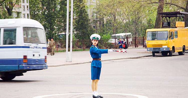 north-korea-trafic-police