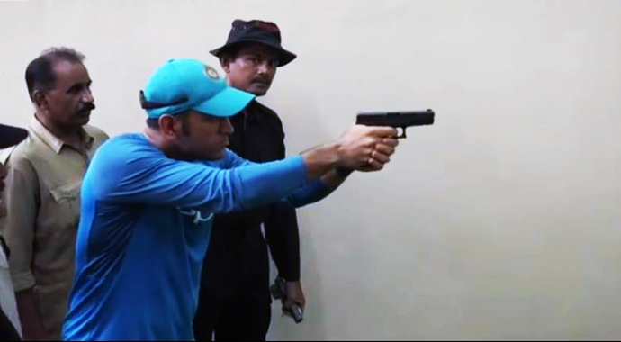 dhoni-shooting