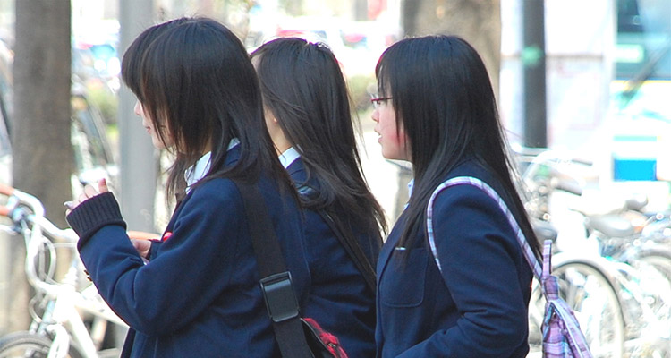 japaese-schoolgirl