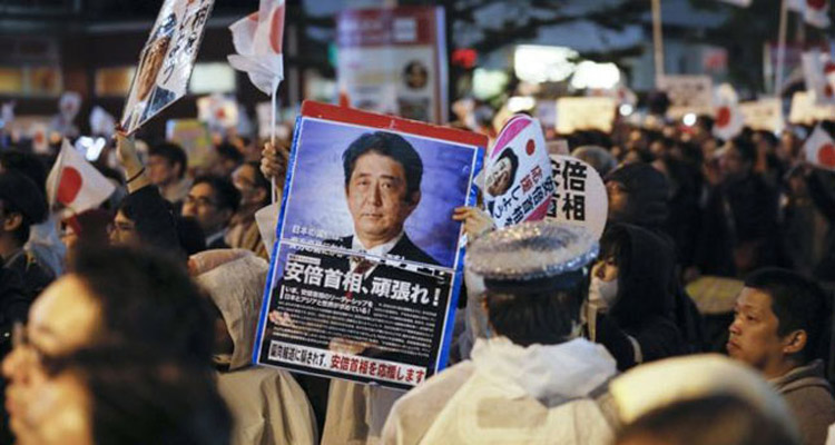 japan-election-abe-supporter