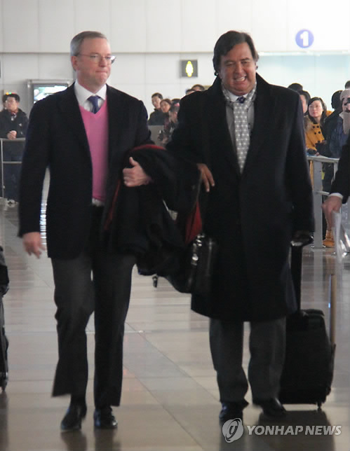 পিয়ংইয়ংএ গুগলের প্রধান নির্বাহী এবং নিউ মেক্সিকোর সাবেক গভর্ণর