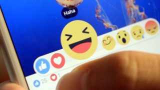 facebook-emoji-button