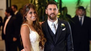 messi-with-wife