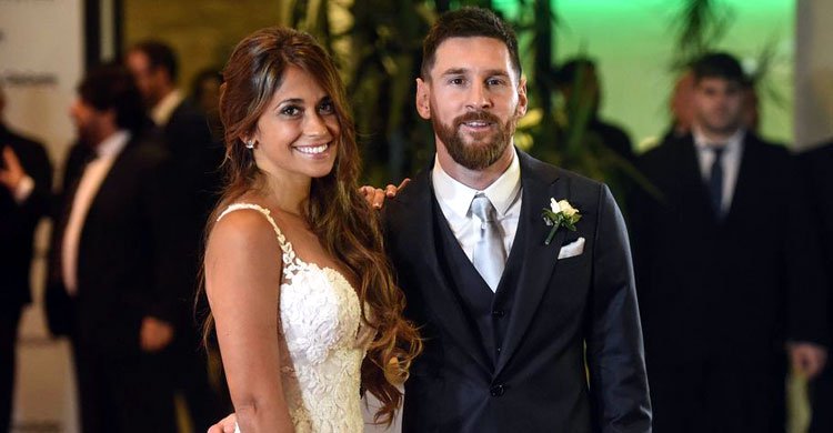 messi-with-wife