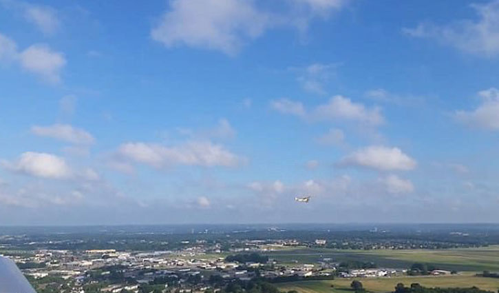 smartphone-fall-from-biman