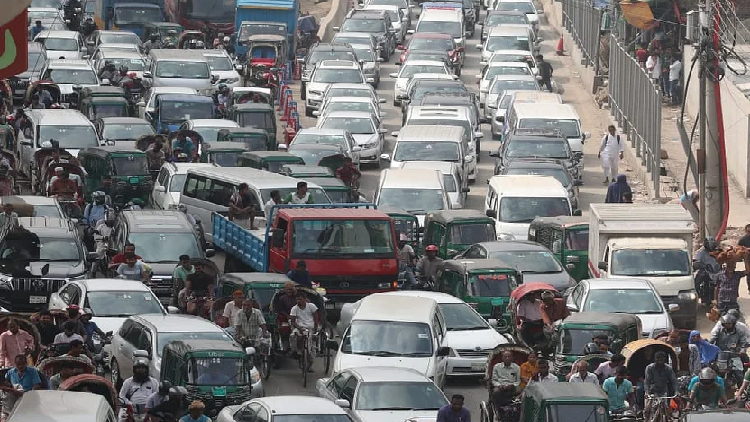 রাজধানীজুড়ে যানজট, অনেক রাস্তা বন্ধ