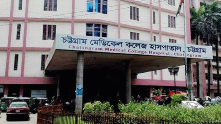 ছিনতাইকারীর ছুরিকাঘাতে আহত দুই এসআই হাসপাতালে