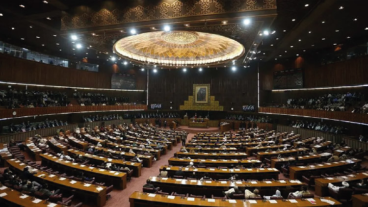 রাজনৈতিক বিরোধ থাকা সত্ত্বেও বিরল ঐক্য দেখাল পাকিস্তান