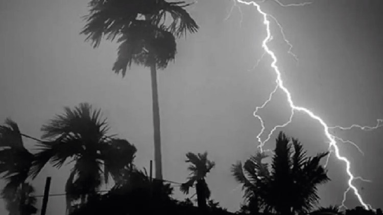 ফের বজ্রবৃষ্টির পূর্বাভাস, বাড়বে তাপমাত্রা