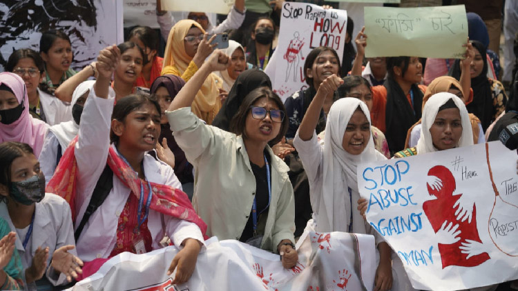 শাহবাগে ৩০ কলেজের শিক্ষার্থীদের অবস্থান