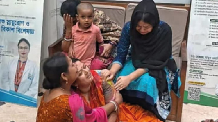 ককটেল ফাটিয়ে গুলি ছুড়ে ডাকাতি ও ব‍্যবসায়ীকে কুপিয়ে হত‍্যা