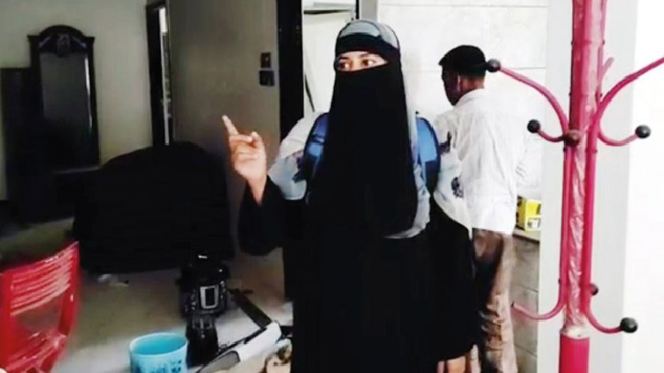 সমন্বয়ক পরিচয়ে সাবেক এমপির বাড়ি দখল করে পাগলদের আশ্রম