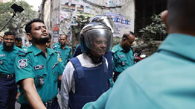 সাবেক বিচারপতি মানিক রিমান্ডে, নতুন মামলায় গ্রেপ্তার আনিসুল-শাজাহানসহ ১৬ জন