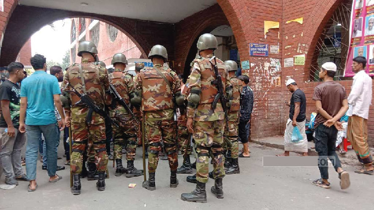 জুলাই যোদ্ধাদের সঙ্গে পঙ্গু হাসপাতাল কর্মীদের মারামারি