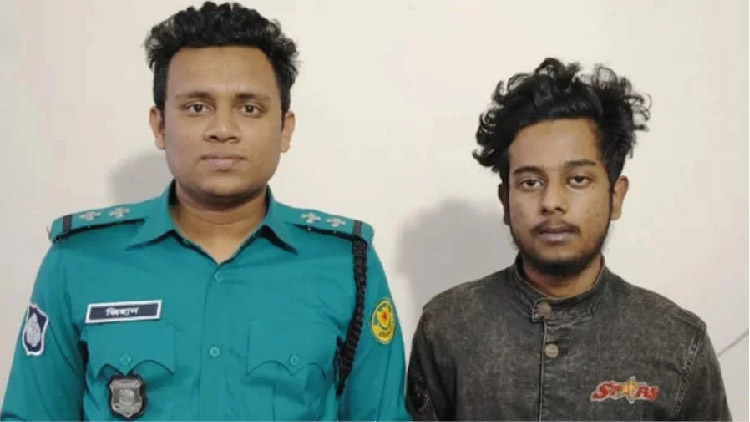 'বান্ধবীকে জন্মদিনের উপহার দিতে ‘পিস্তল’ নিয়ে জুতা চুরিতে তরুণ'