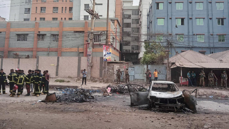 গাজীপুরে নারী শ্রমিকের মৃত্যুর ঘটনায় মহাসড়ক অবরোধ-অগ্নিসংযোগ