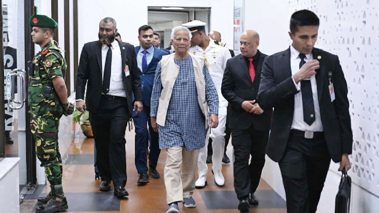 দেশে ফিরেছেন প্রধান উপদেষ্টা