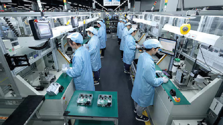 ট্রাম্পের শুল্কের প্রভাবে চীনের কারখানা কার্যক্রম কমে আসছে