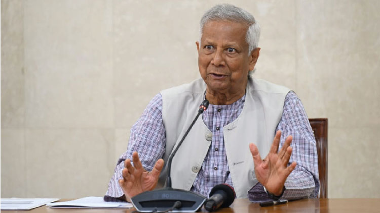 বন্যায় ক্ষতিগ্রস্তদের মাঝে ঘর হস্তান্তর করলেন প্রধান উপদেষ্টা