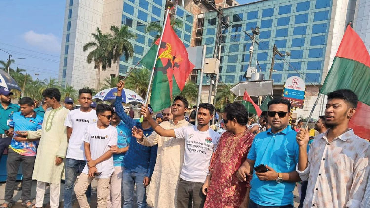 বিমানবন্দরে বিএনপি নেতাকর্মীদের ভিড়