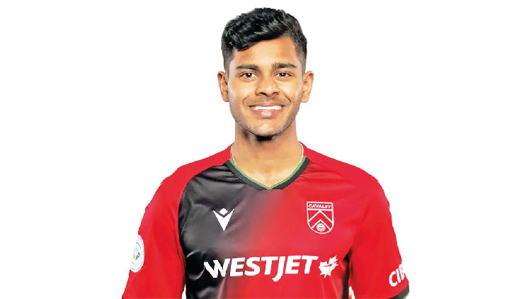 বাংলাদেশি পাসপোর্ট হাতে পেলেন সামিত সোম