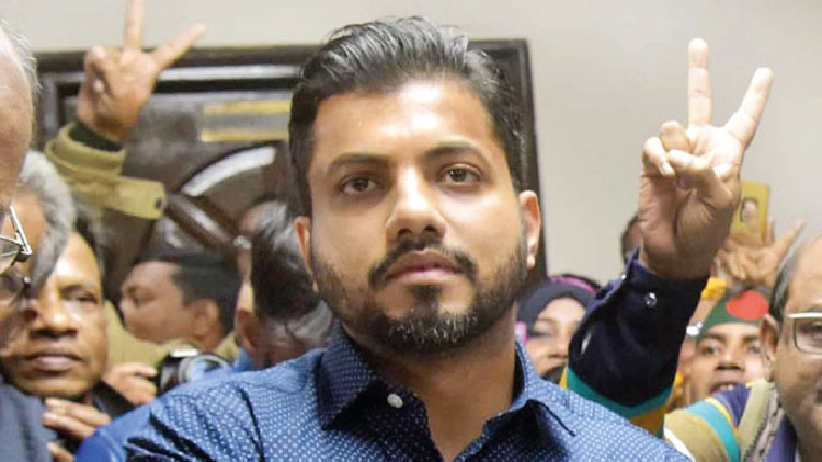 'রাজপথ ছেড়ে উঠে আসা যাবে না'