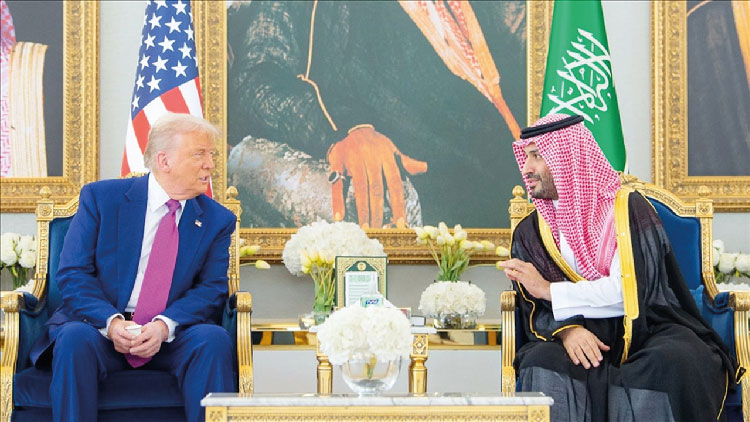 ডোনাল্ড ট্রাম্পের সঙ্গে ৩০ হাজার কোটি ডলারের বাণিজ্যচুক্তি স্বাক্ষর সৌদির
