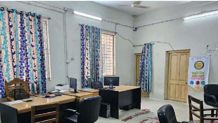 এনবিআর কর্মকর্তা-কর্মচারীদের কলম বিরতি চলছে