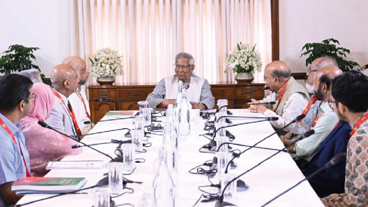 'চিকিৎসা ব্যবস্থার বিকেন্দ্রীকরণ ছাড়া সমস্যা নিরসন সম্ভব না'