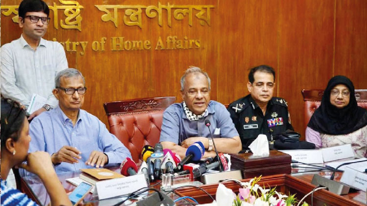 নুসরাত ফারিয়া গ্রেপ্তারের ব্যাখ্যা দিলেন স্বরাষ্ট্র উপদেষ্টা