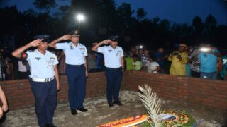 মাহেরীন চৌধুরীর সমাধিতে বিমানবাহিনীর শ্রদ্ধা