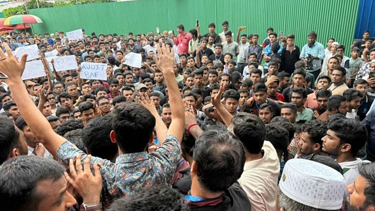 মাইলস্টোনের শিক্ষার্থীদের ক্যাম্পাস ছাড়ার নির্দেশ