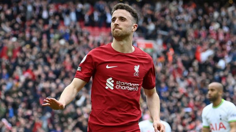 সড়ক দুর্ঘটনায় লিভারপুল তারকা দিয়েগো জোতা নিহত