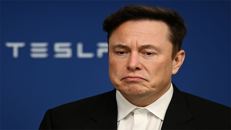 এক দশকের সবচেয়ে বড় রাজস্ব পতনের সম্মুখীন টেসলা