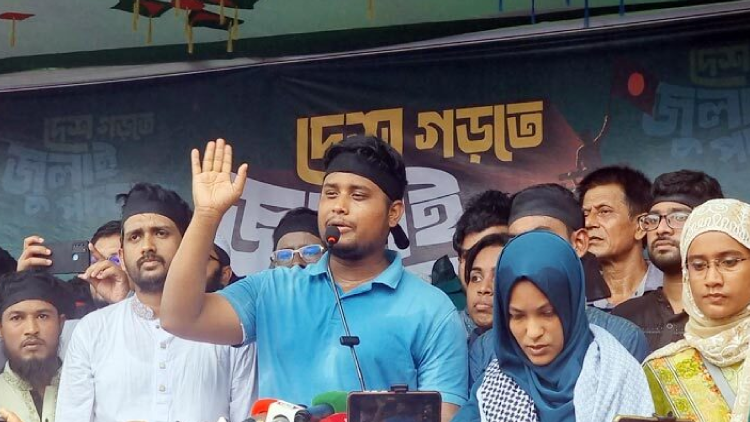 বেতন-ভাতা ফেরত দিয়ে স্বাস্থ্য উপদেষ্টাকে পদত্যাগ করতে হবে: হাসনাত আব্দুল্লাহ