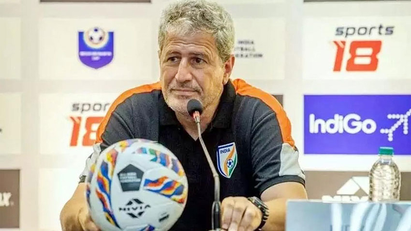 গুঞ্জনের মধ্যেই পদত্যাগ করলেন ফুটবল কোচ