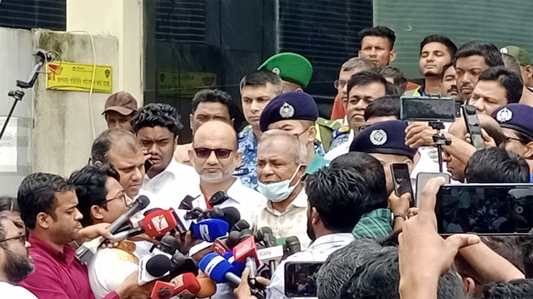 মালয়েশিয়া থেকে ফেরত পাঠানো ৩ বাংলাদেশি জঙ্গি নয়: স্বরাষ্ট্র উপদেষ্টা