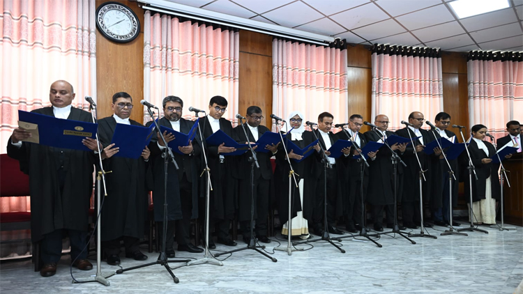 শপথ নিলেন হাইকোর্টের নতুন ২৫ বিচারপতি