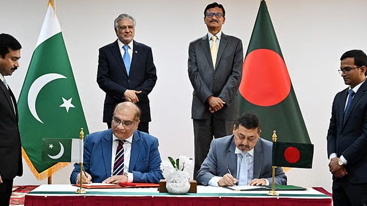 বাংলাদেশ-পাকিস্তান দ্বিপাক্ষিক বৈঠকে এক চুক্তি ও চার সমঝোতা স্মারক সই