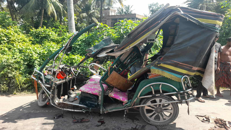 খুলনায় ট্রাকের ধাক্কায় ইজিবাইকের ৩ যাত্রী নিহত