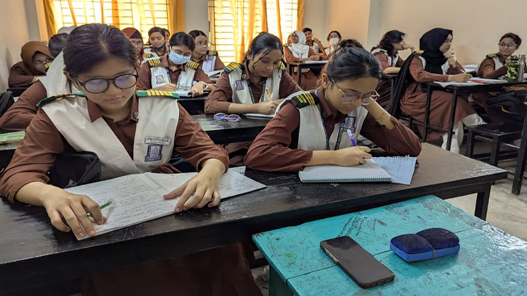 শোক, আতঙ্ক সাথে নিয়ে ক্লাসে মাইলস্টোনের শিক্ষার্থীরা