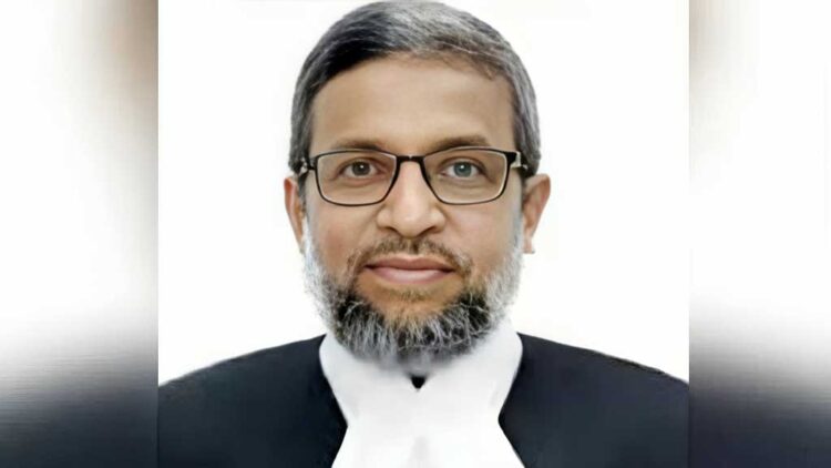 খালেদা জিয়াকে সাজা দেওয়া বিচারপতি আক্তারুজ্জামানের পদত্যাগ