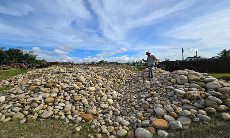 সিলেটে লুট হওয়া আরও ৫০ হাজার ঘনফুট পাথর উদ্ধার