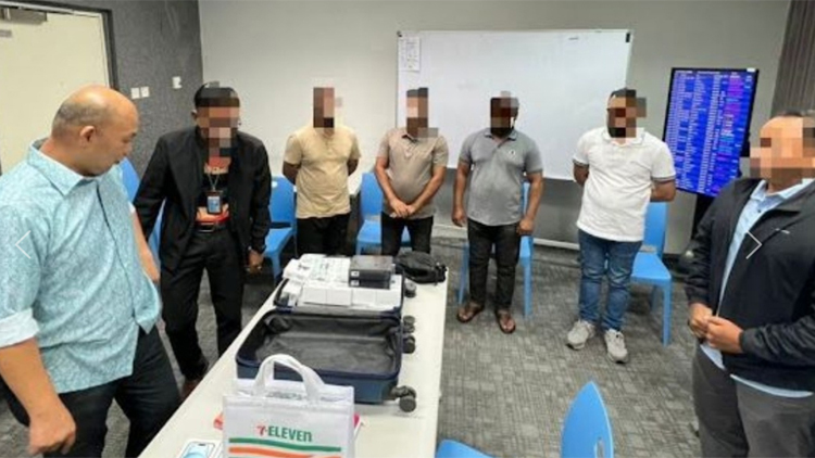 মালয়েশিয়ায় বিমানবন্দরে ৪ বাংলাদেশি আটক