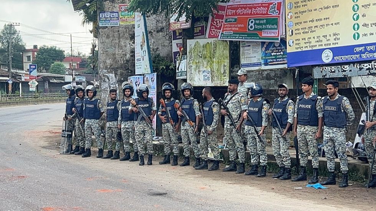 ১৪৪ ধারা-অবরোধে থমথমে খাগড়াছড়ি, বন্ধ দোকানপাট 