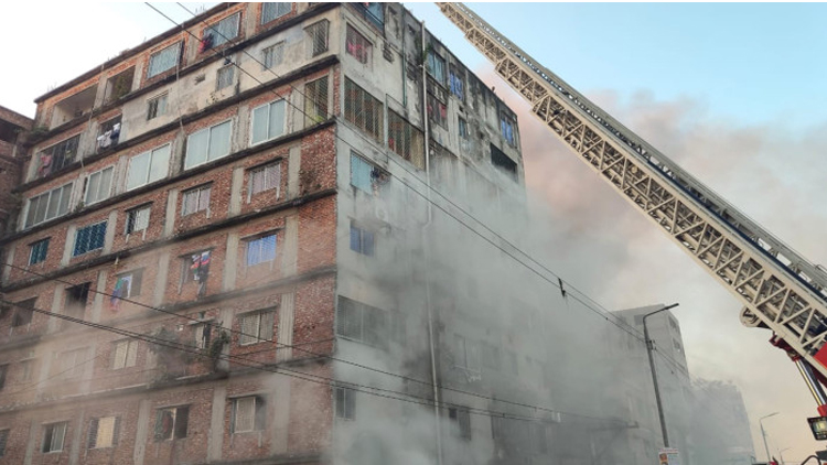 কেরানীগঞ্জে বহুতল ভবনে আগুন, নিয়ন্ত্রণে ১৪ ইউনিট