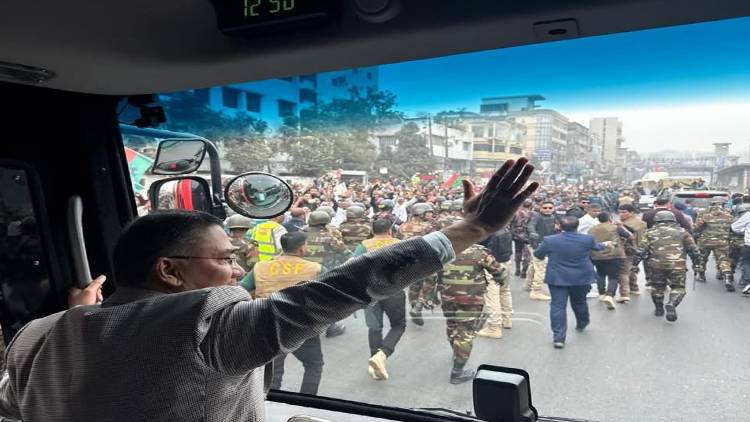 Tareq Raman bus inner