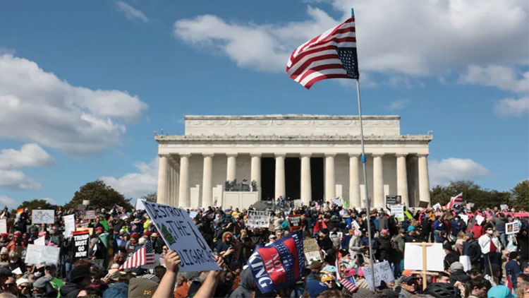 ট্রাম্পের বিরুদ্ধে বিক্ষোভে উত্তাল যুক্তরাষ্ট্র